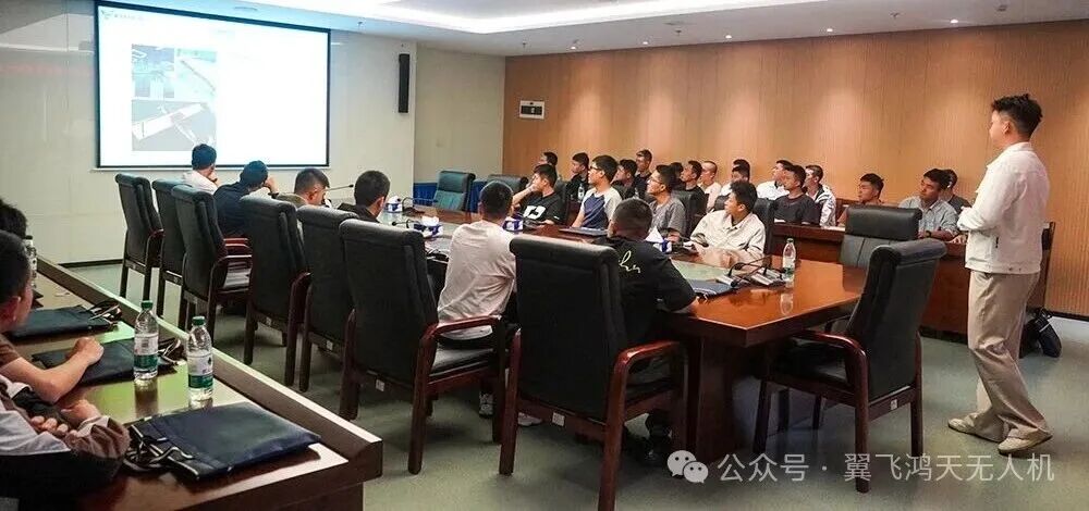 退役军人齐聚翼飞鸿天,开启无人机技能新征程图3