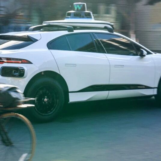 Waymo将在纽瓦克机场开展人类驾驶员操控车辆测试