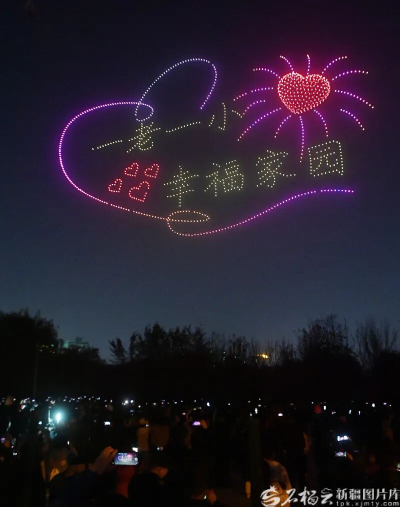 1200架无人机在乌鲁木齐夜空“告白”!图7