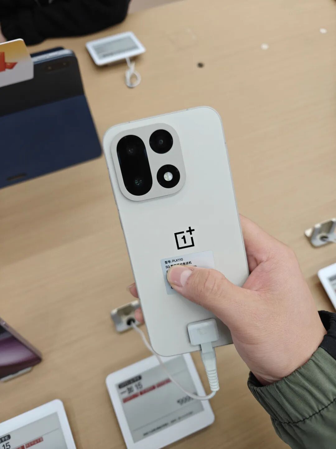 降价500元！一加15正式发布，3999元起！详细配置汇总及购买建议！图7