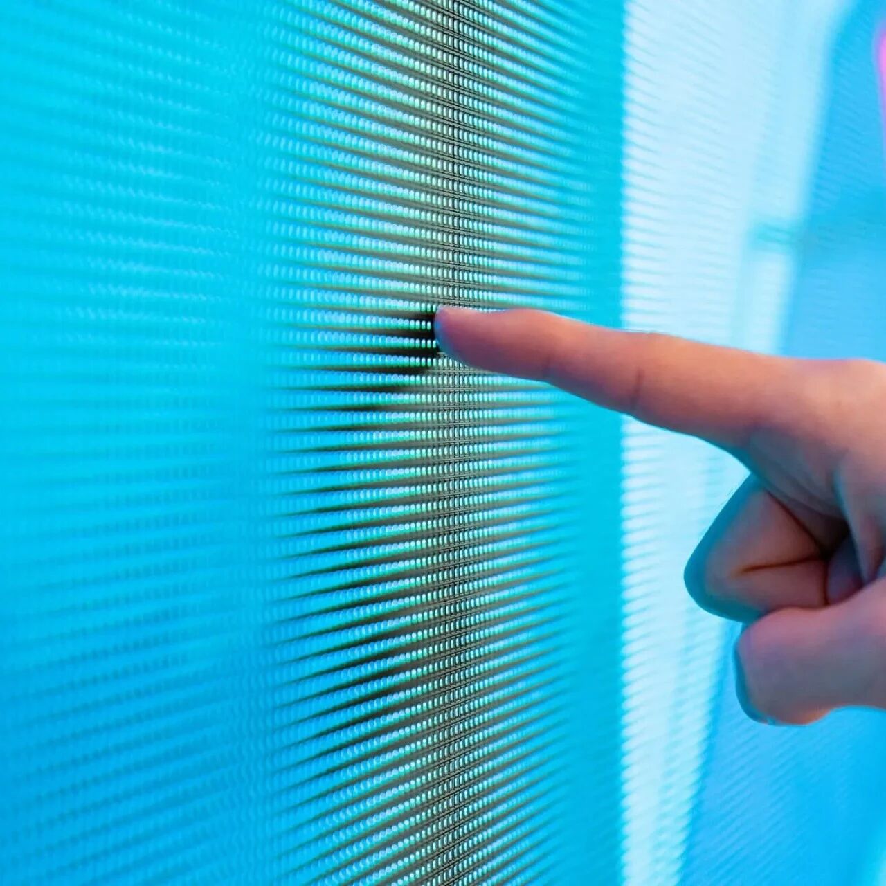 Omdia:2025年下半年,AMOLED显示屏营收将达290亿美元,低于2024年下半年水平