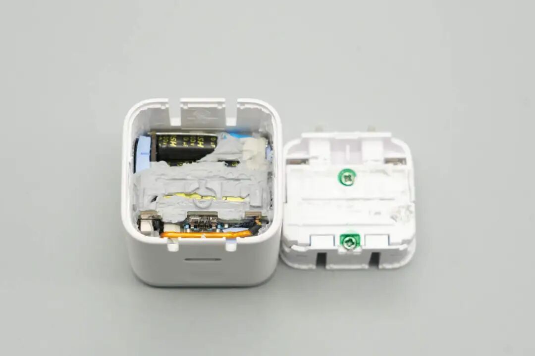 拆解报告:安克Nano 45W氮化镓屏显充电器图29