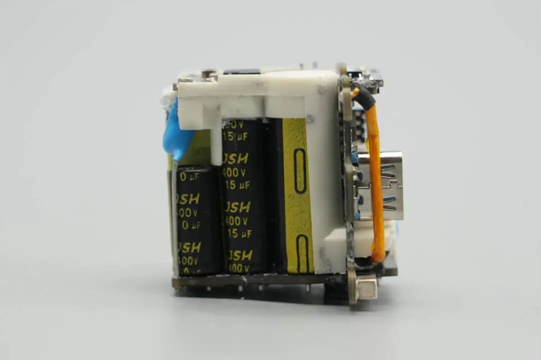 拆解报告:安克Nano 45W氮化镓屏显充电器图38