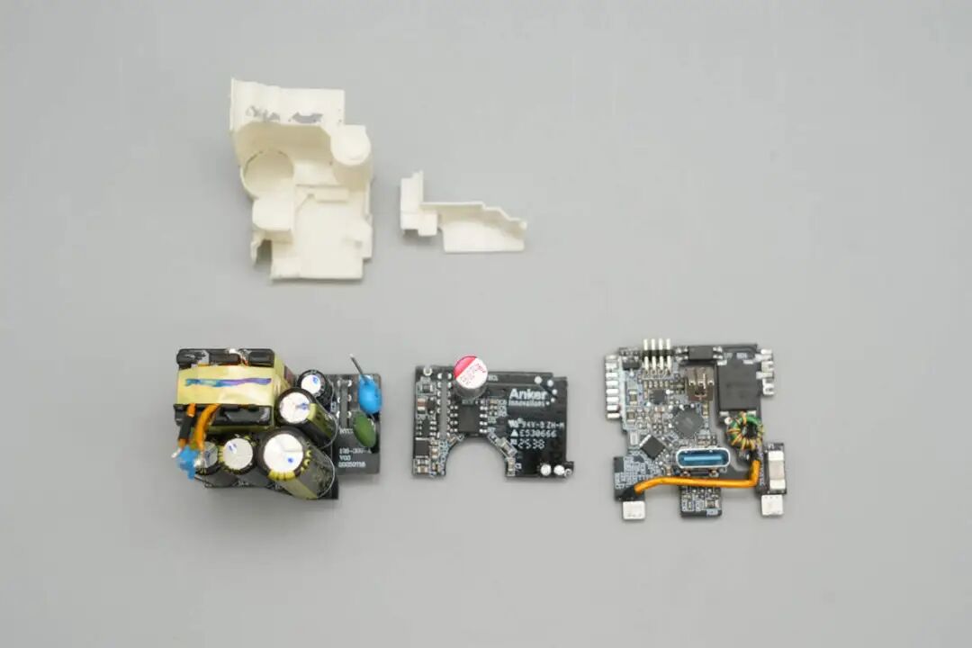 拆解报告:安克Nano 45W氮化镓屏显充电器图39