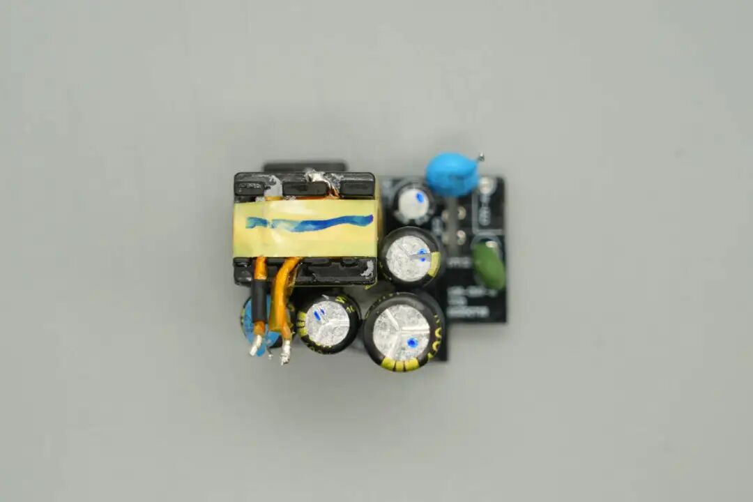 拆解报告:安克Nano 45W氮化镓屏显充电器图42