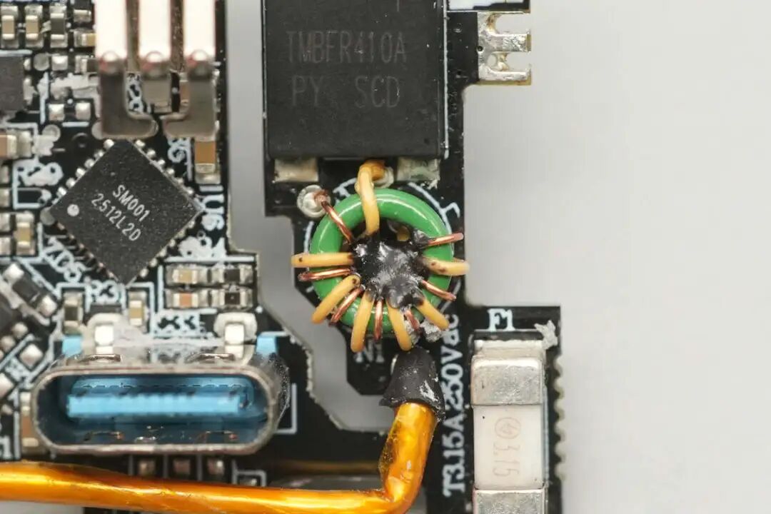 拆解报告:安克Nano 45W氮化镓屏显充电器图47