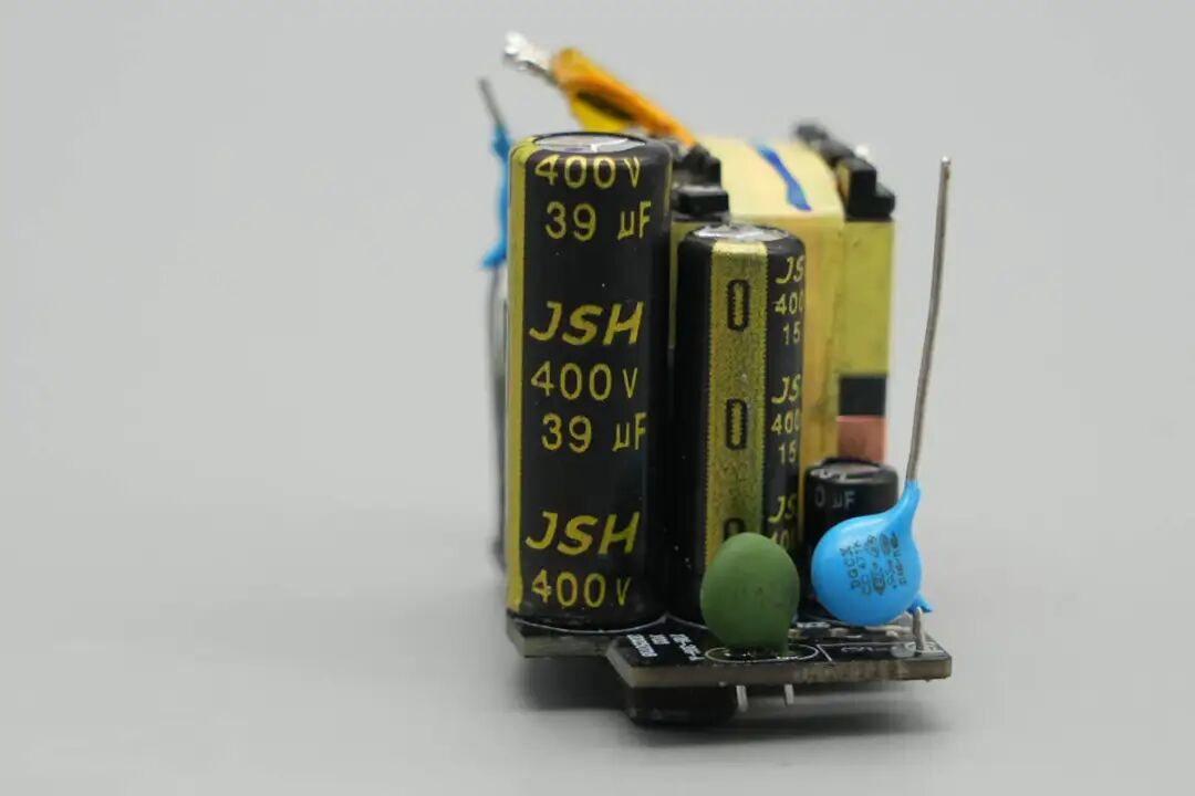 拆解报告:安克Nano 45W氮化镓屏显充电器图51