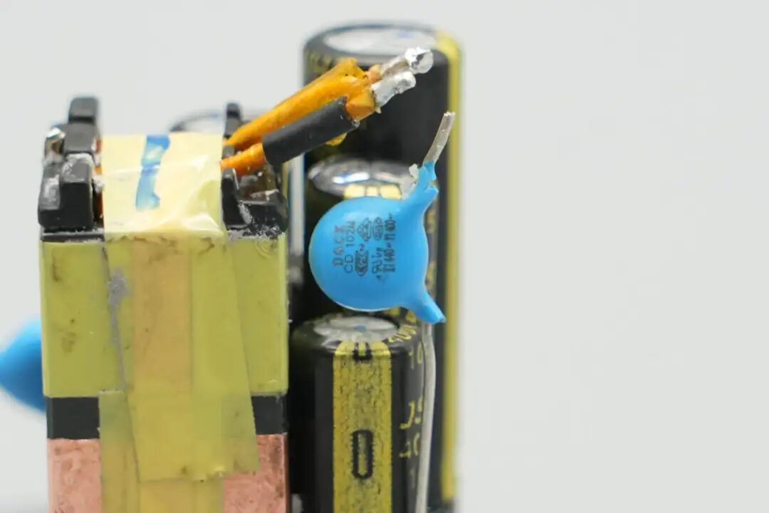 拆解报告:安克Nano 45W氮化镓屏显充电器图60