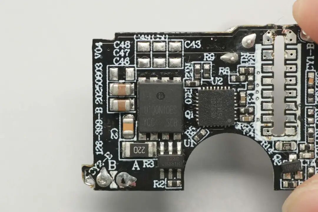 拆解报告:安克Nano 45W氮化镓屏显充电器图63