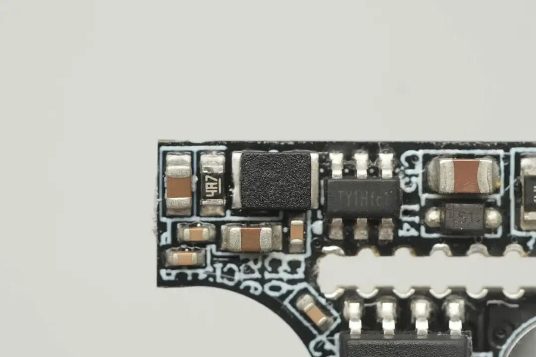 拆解报告:安克Nano 45W氮化镓屏显充电器图68