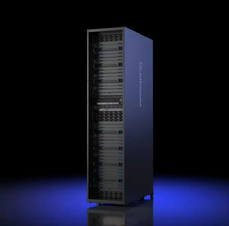 每周100万人与ChatGPT聊自杀;美团推全国骑手社保补贴;高通发AI芯片,股价暴涨20% | 极客早知道图2