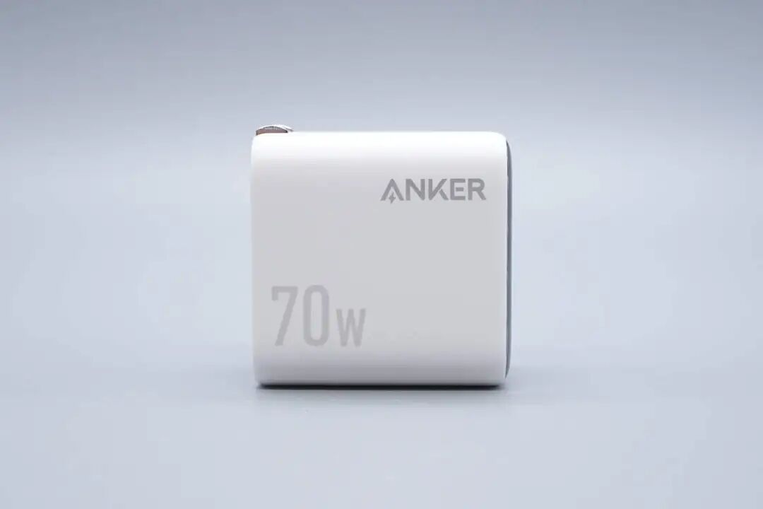 拆解报告:安克70W 3C1A氮化镓快充充电器图2
