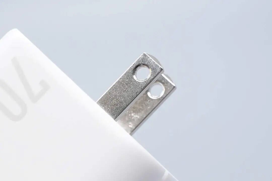 拆解报告:安克70W 3C1A氮化镓快充充电器图3