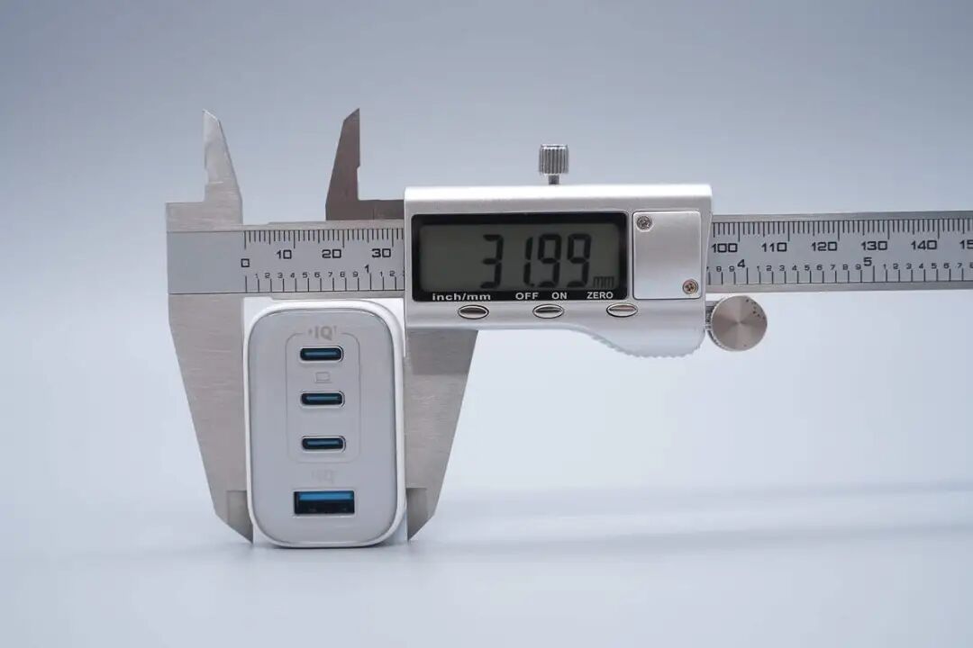 拆解报告:安克70W 3C1A氮化镓快充充电器图7