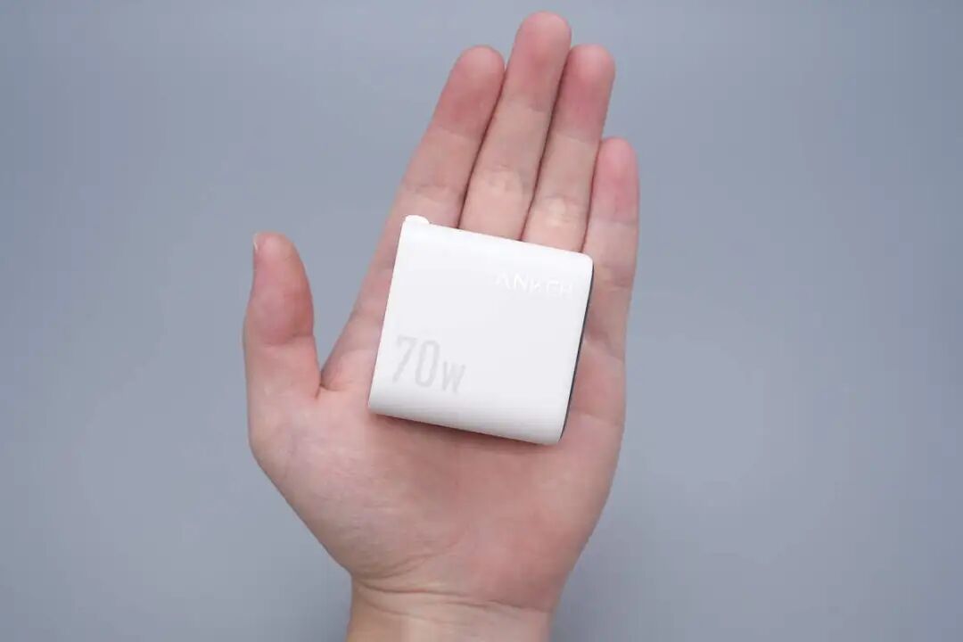 拆解报告:安克70W 3C1A氮化镓快充充电器图9
