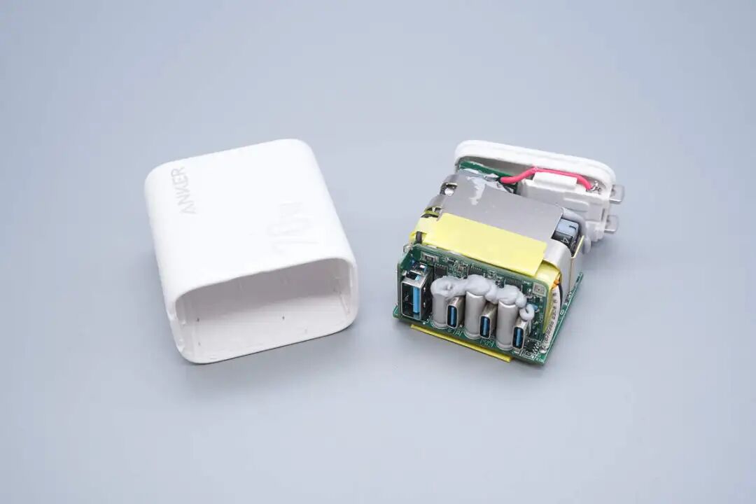 拆解报告:安克70W 3C1A氮化镓快充充电器图18