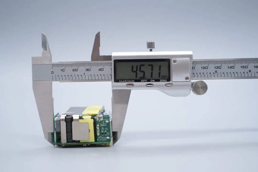 拆解报告:安克70W 3C1A氮化镓快充充电器图20