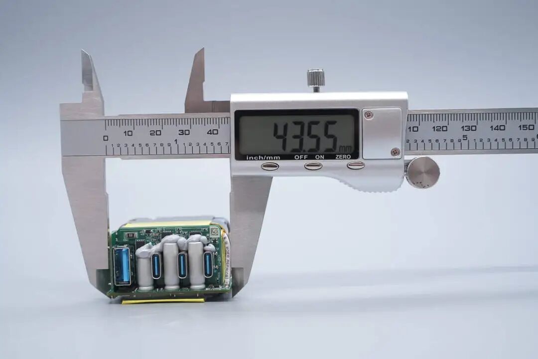 拆解报告:安克70W 3C1A氮化镓快充充电器图21