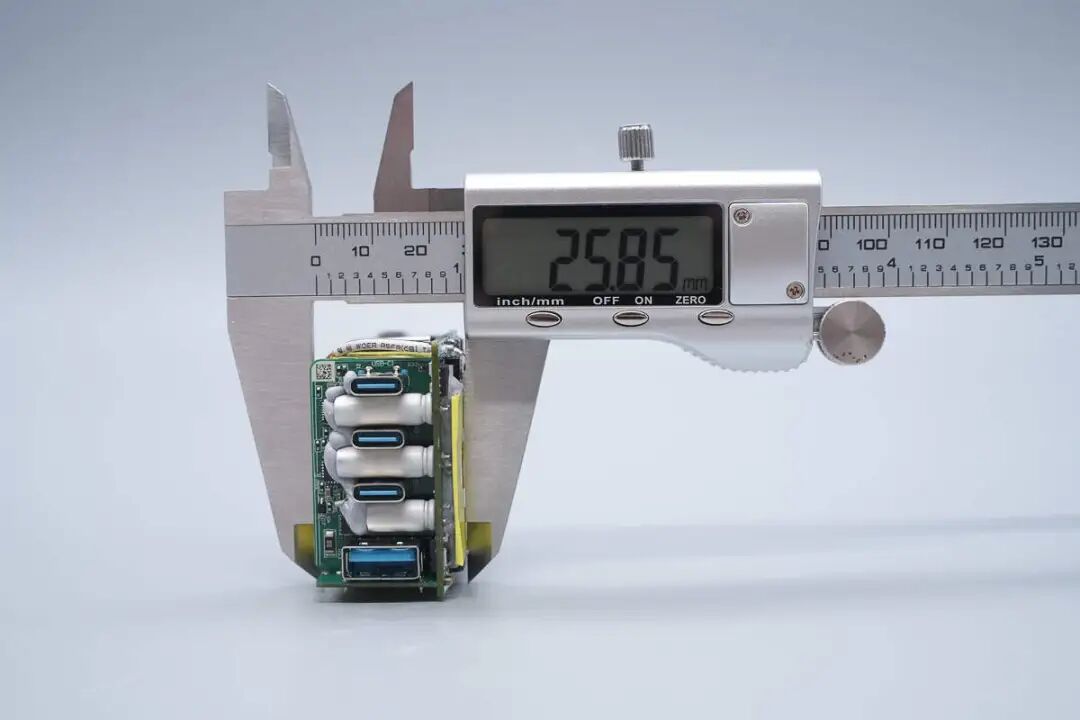 拆解报告:安克70W 3C1A氮化镓快充充电器图22