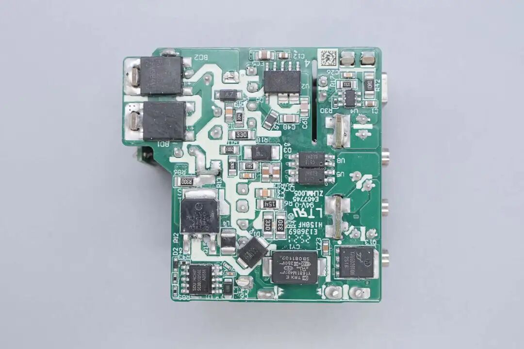 拆解报告:安克70W 3C1A氮化镓快充充电器图28