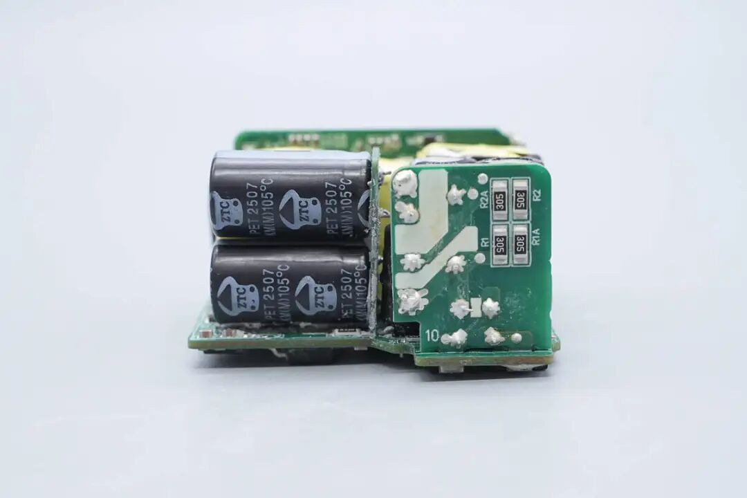 拆解报告:安克70W 3C1A氮化镓快充充电器图29