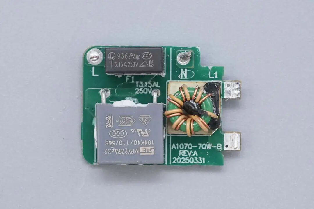 拆解报告:安克70W 3C1A氮化镓快充充电器图30