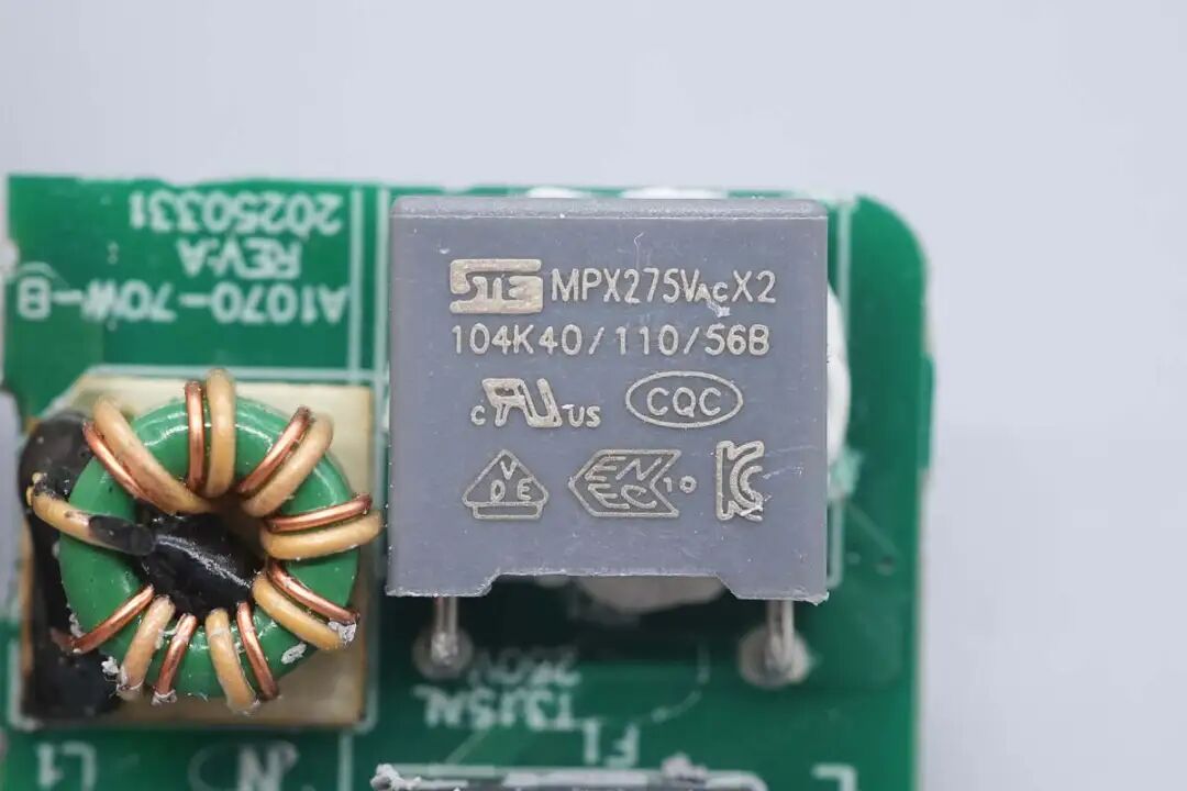 拆解报告:安克70W 3C1A氮化镓快充充电器图33