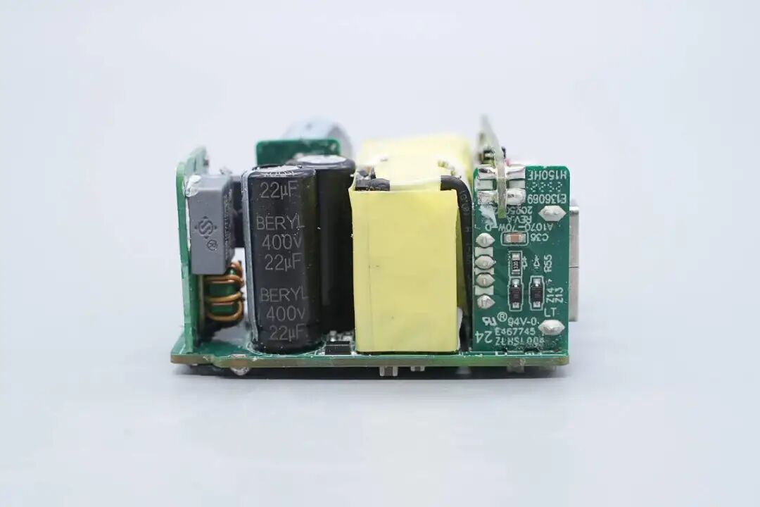 拆解报告:安克70W 3C1A氮化镓快充充电器图35