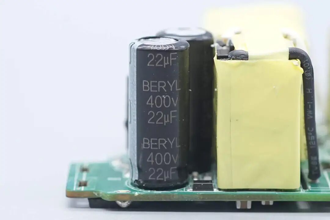 拆解报告:安克70W 3C1A氮化镓快充充电器图37