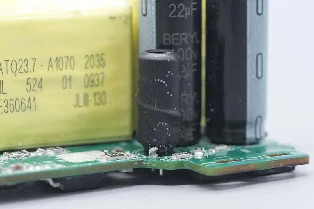拆解报告:安克70W 3C1A氮化镓快充充电器图38