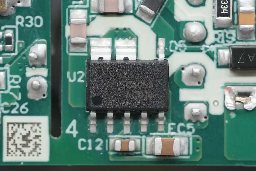 拆解报告:安克70W 3C1A氮化镓快充充电器图41