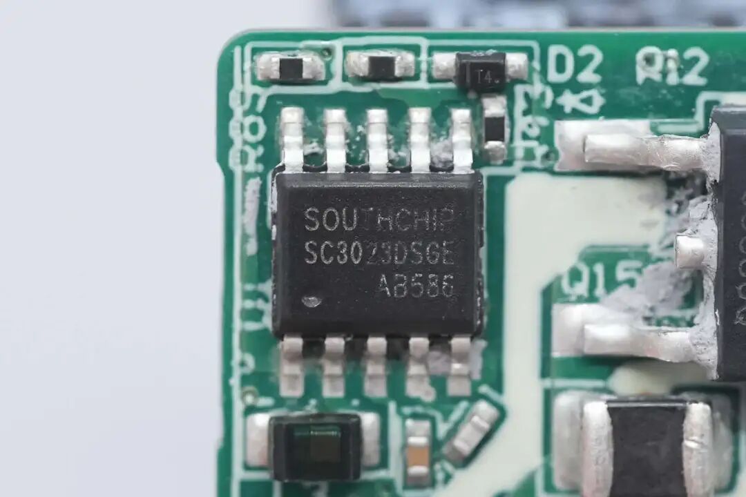 拆解报告:安克70W 3C1A氮化镓快充充电器图44