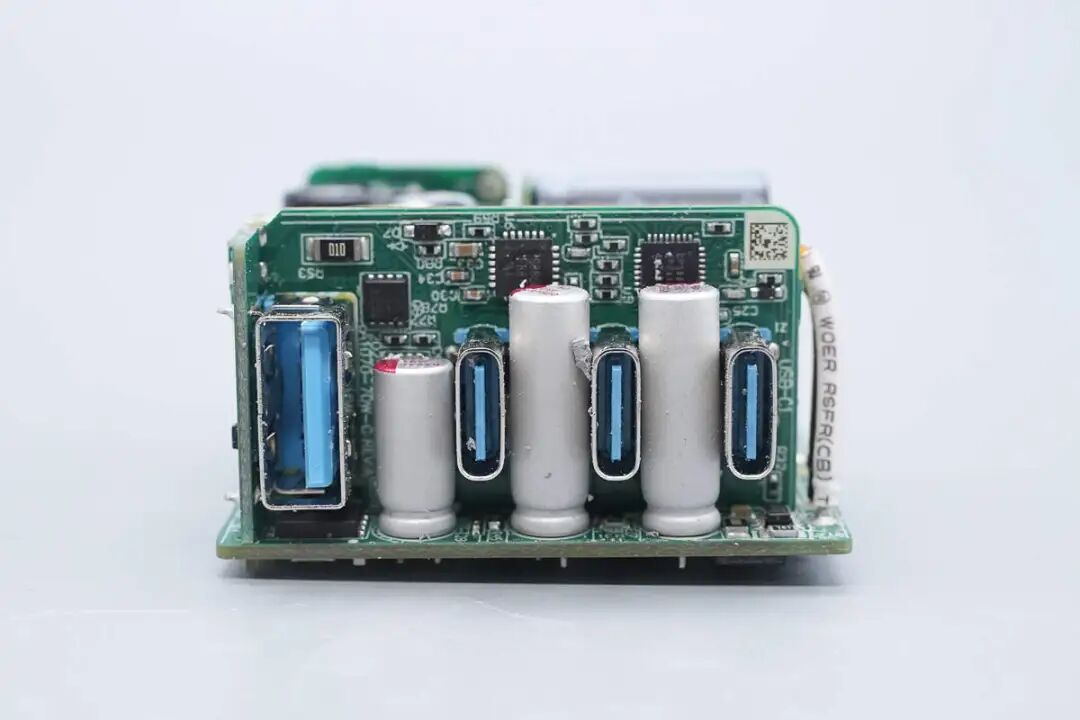 拆解报告:安克70W 3C1A氮化镓快充充电器图52