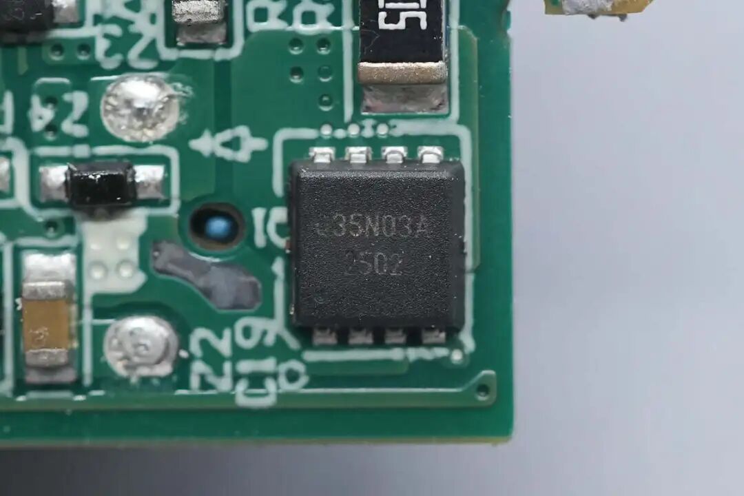 拆解报告:安克70W 3C1A氮化镓快充充电器图67