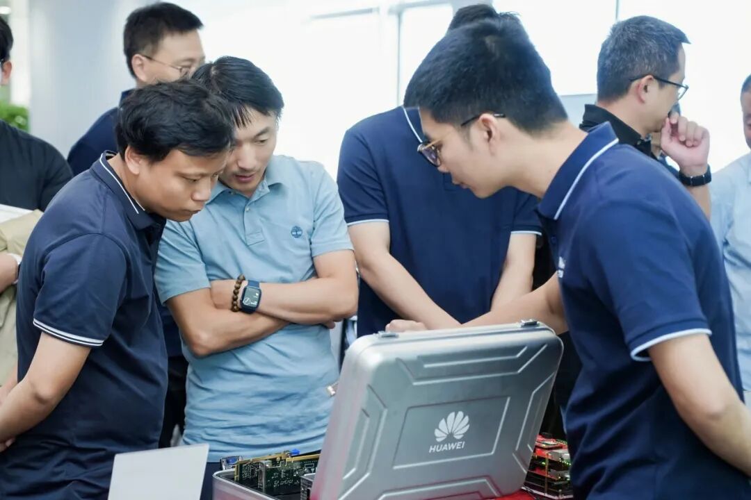 【华强筑链·昇腾万里】华为&华强半导体2025昇腾AI技术研讨会·深圳站成功举办图5