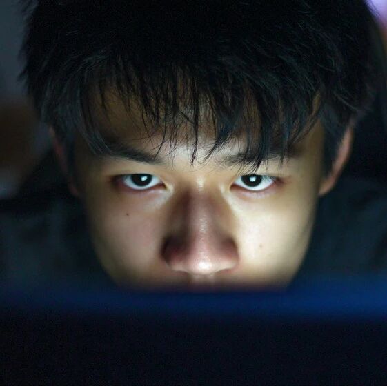 从上万元到5.9元甩卖：AI邀请码的黑市泡沫，破了