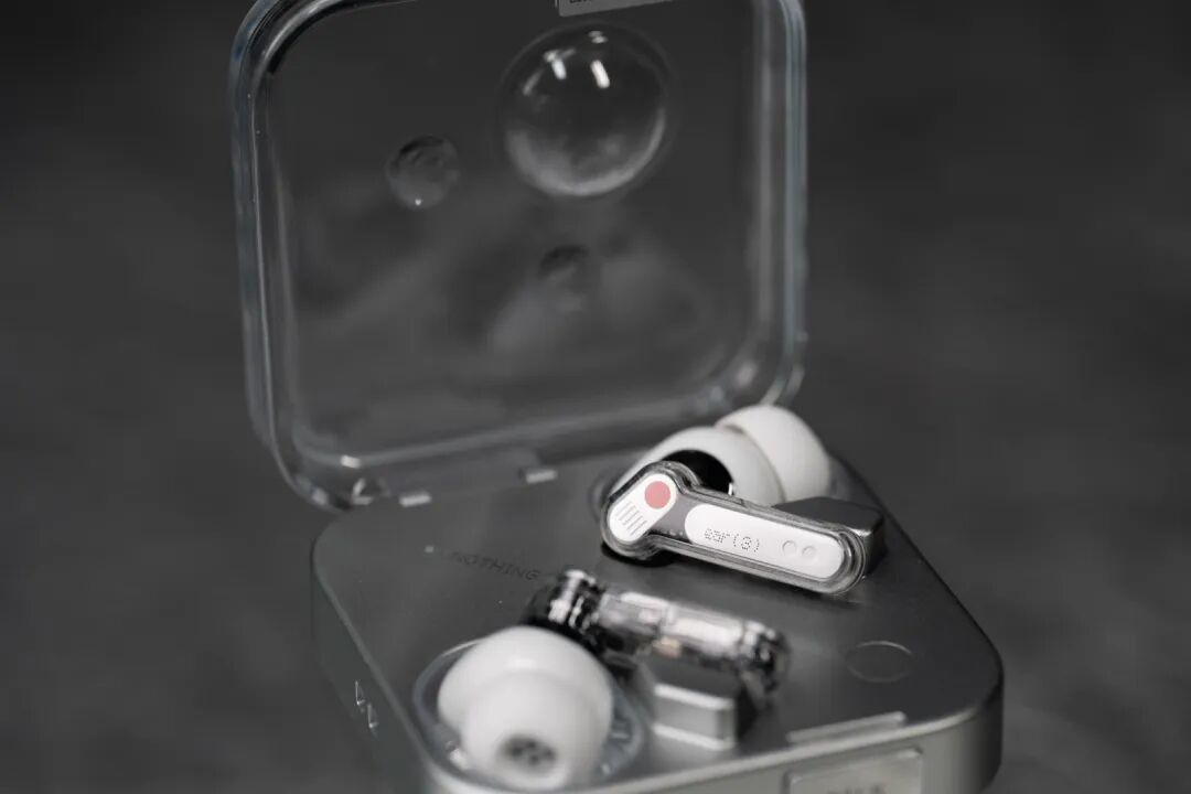 科技商业资讯：Nothing Ear 3 的充电盒有了拿在手里把玩的价值