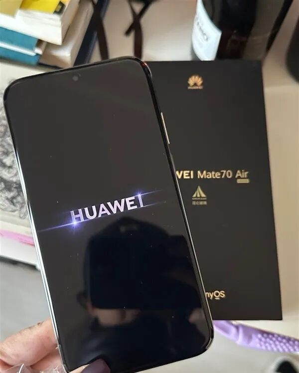 商业科技资讯平台:华为Mate70 Air真机长这样?