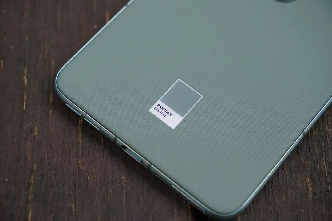 不到2000元！联想moto X70 Air上手：极致轻薄，却毫不妥协图5