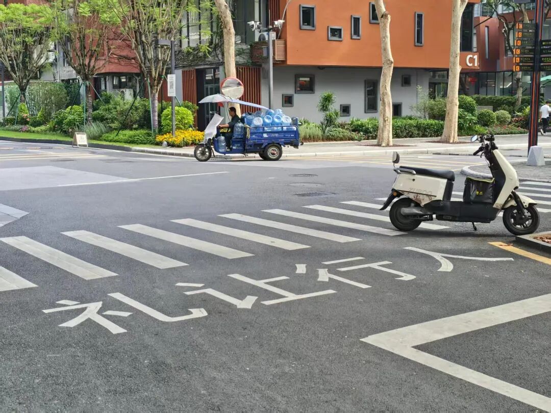 不到2000元！联想moto X70 Air上手：极致轻薄，却毫不妥协图10