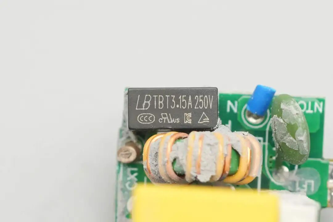 拆解报告：创维140W 3C1A氮化镓智显充电器图55