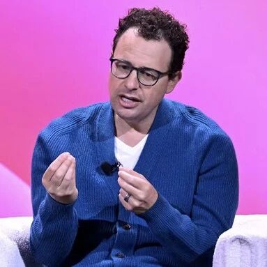 OpenAI亏麻了，对手正在AI赚钱路上加速赶超，估值破万亿