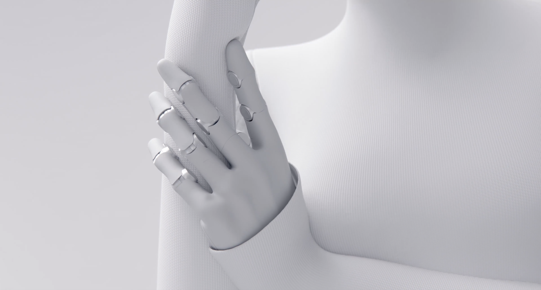 “会走猫步的美女机器人？”——10句话快速了解小鹏新款人形机器人IRON图3