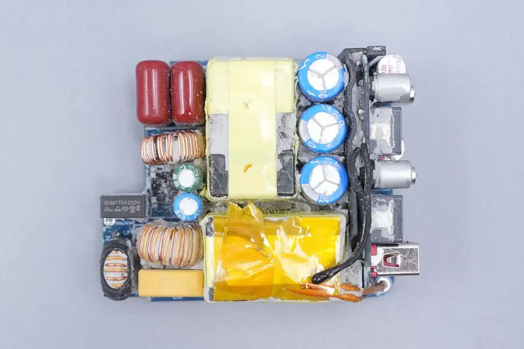 拆解报告:华硕a豆全能秒充100W氮化镓充电器ADOL AC100-050A图41