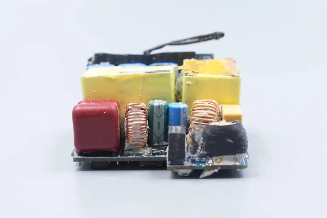 拆解报告:华硕a豆全能秒充100W氮化镓充电器ADOL AC100-050A图43