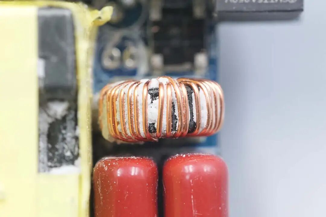 拆解报告:华硕a豆全能秒充100W氮化镓充电器ADOL AC100-050A图50