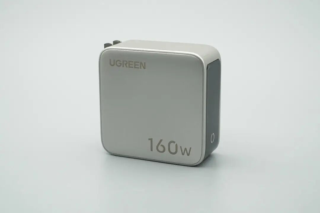 拆解报告：绿联速显充160W氮化镓充电器图9