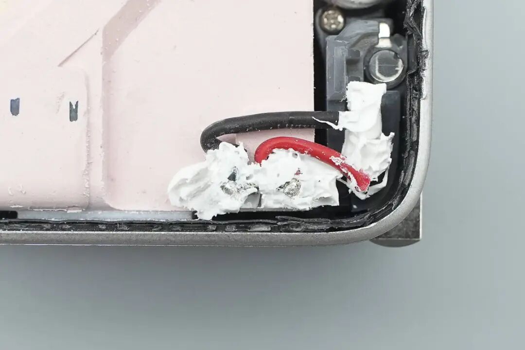 拆解报告：绿联速显充160W氮化镓充电器图40