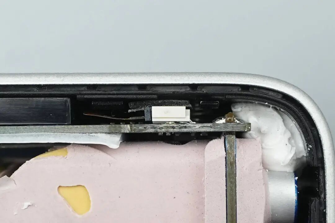 拆解报告：绿联速显充160W氮化镓充电器图41