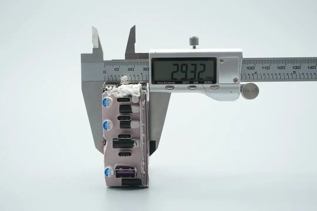 拆解报告：绿联速显充160W氮化镓充电器图48